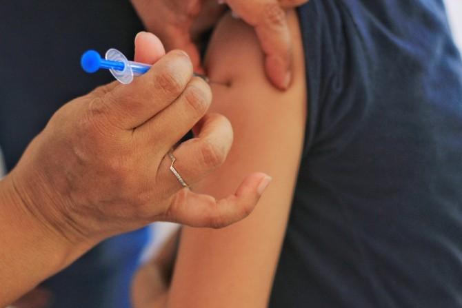 Disponibles vacunas influenza, neumococo y Covid