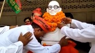 On Gandhi Jayanti, When SP Leader Wept Holding Bapu's Statue: 'Desh Azad Karakar Kahan Chale Gaye...'