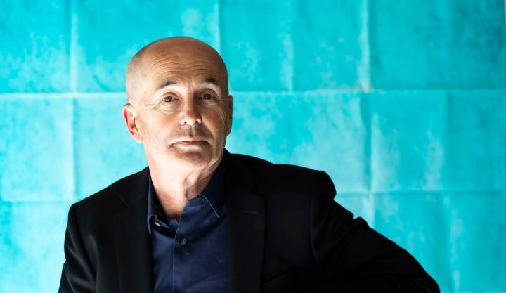 Fuerte declaración. “Donald Trump le dio veinte mil millones de dólares a este idiota”, posteó el escritor Don Winslow