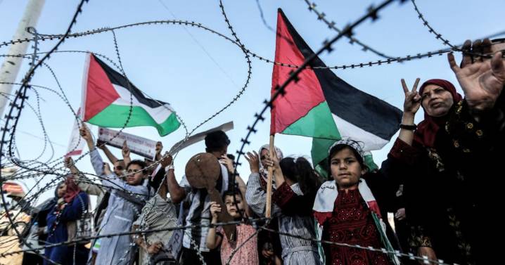 Israel aprueba acuerdo con Hamas para liberar rehenes y frenar el fuego en Gaza