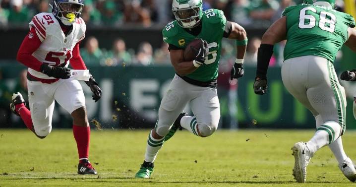 Saquon Barkley breaks out with 150 yards before hurting groin as Eagles pound Giants 38