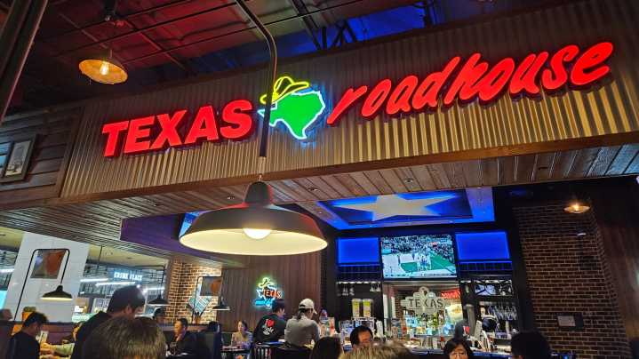 What To Know About Texas Roadhouse's Birthday Ritual