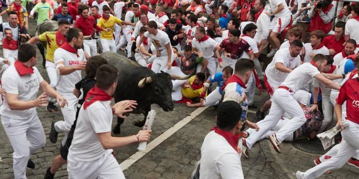 Entre la devoción y la adrenalina: las fiestas populares más extremas del planeta que solo algunos se animan a vivir
