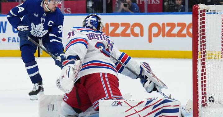 Auston Matthews scores in OT to lift the Maple Leafs past the Rangers, 2