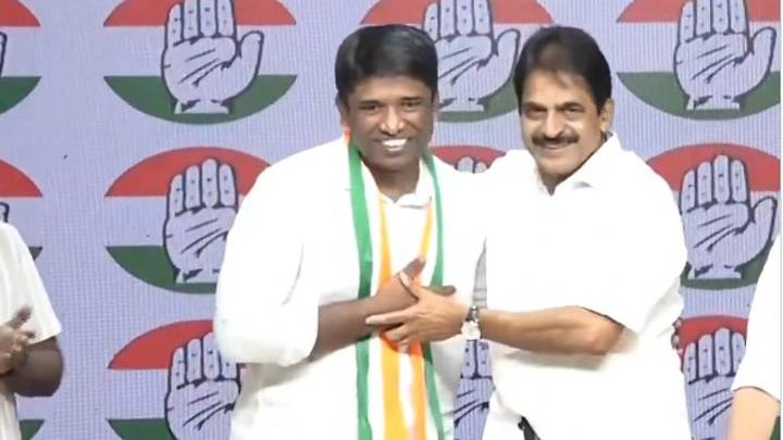 Ex-IAS officer Kannan Gopinathan joins congress