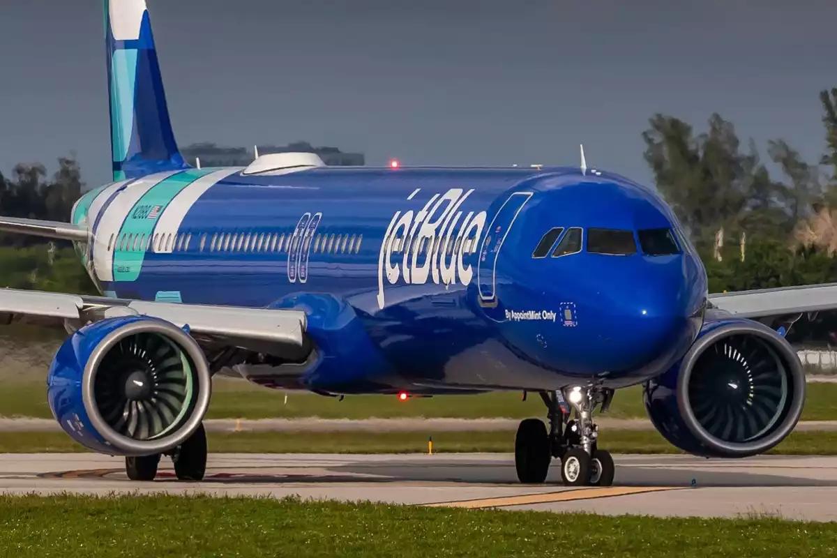 ¿Cómo y dónde solicitar información de mexicanos del Jet Blue 1230 que aterrizó de emergencia en Tampa?