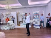 “Los latinos debemos estar en la mesa”