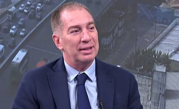 Santilli reveló por qué no se rapó a cero: "Acá atrás"