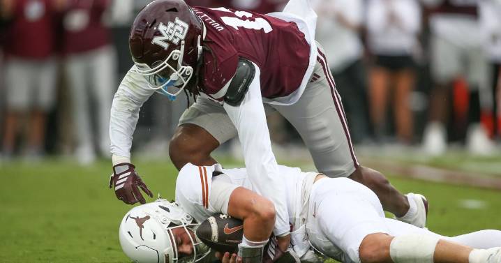 Arch Manning in concussion protocol for No. 20 Texas ahead of game vs. No. 9 Vanderbilt