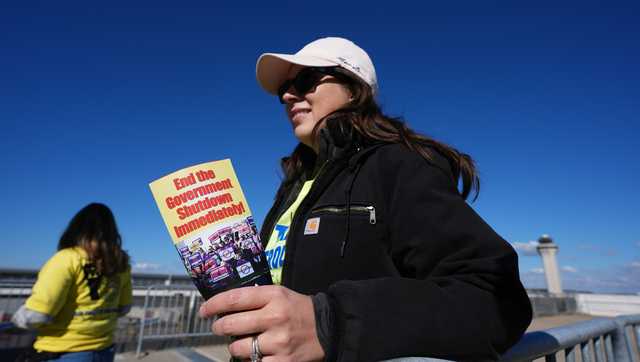 Judge extends order barring the Trump administration from firing federal workers during the shutdown