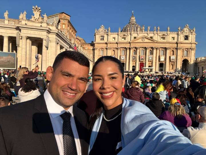 Alcalde y Primera Dama de Maneiro participaron en canonización de Santos venezolanos