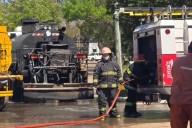 FUEGO! Se incendió un camión que hace asfalto en plena tareas en Monte Caseros