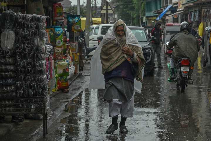 Fresh Snow, Rainfall Bring Sharp Dip In Kashmir Temperature