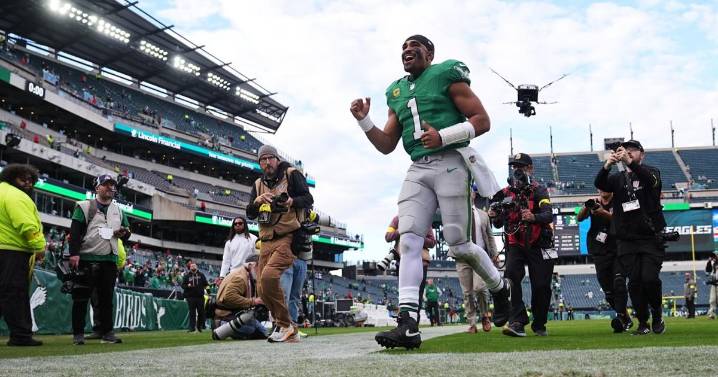 Eagles head into bye week with 6-2 record and Jalen Hurts playing at a high level
