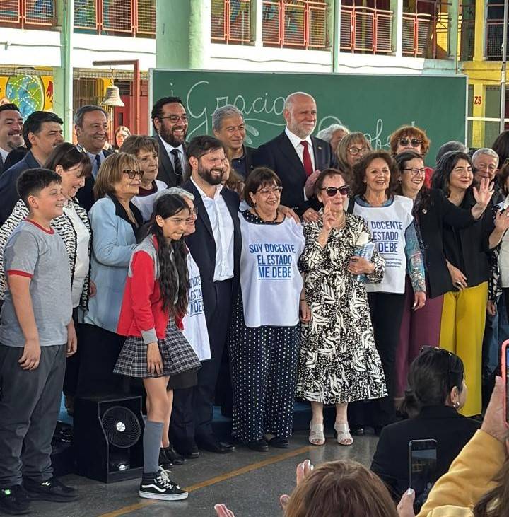 Comenzó pago de deuda histórica a profesores