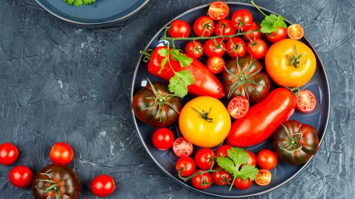 The Best Tomatoes For Snacking On This Fall