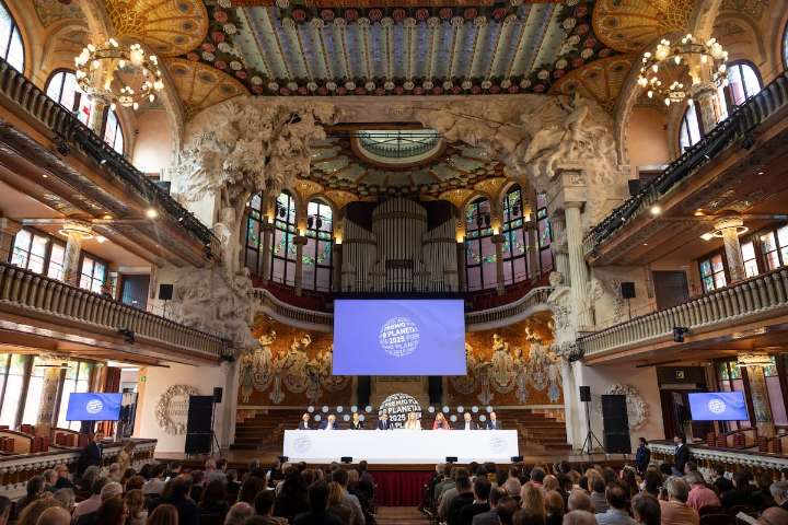 El premio Planeta 2025 alcanza su récord de participación con finalistas entre el romance y la fantasía