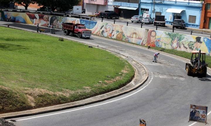 Gobierno de Carabobo avanza con trabajos de asfaltado en Distribuidor San Blas