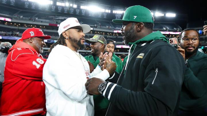 Michael Vick, DeSean Jackson face off as college coaches: 'A really cool moment'