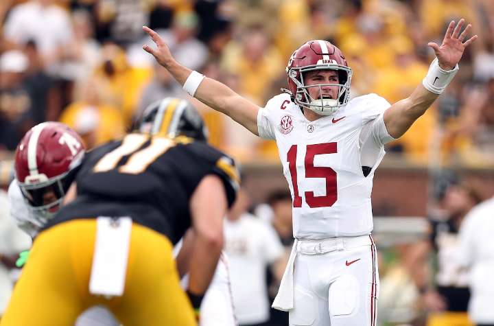 Alabama football: Ty Simpson's leadership shows before Tennessee game