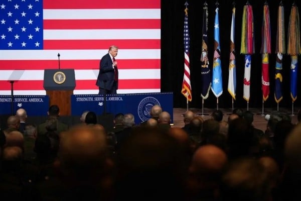 EU enfrenta a un enemigo interno, dice Trump a generales