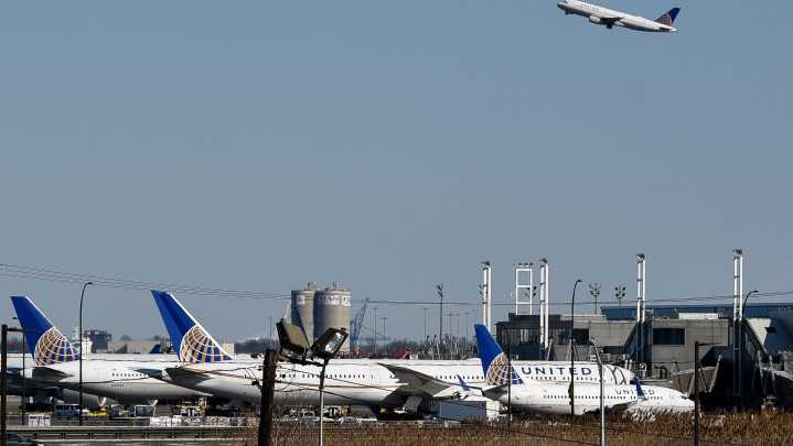 Air travel mostly unaffected by shutdown, but may not last, officials say