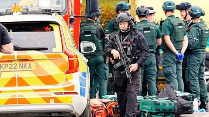 UK police say 2 victims died, 3 others in serious condition after synagogue attack