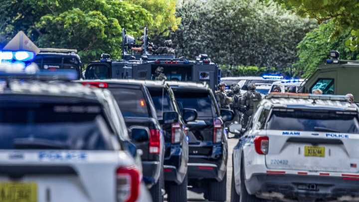 2 Miami officers wounded in shootout with barricaded suspect