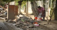 El agua arrastraba gente, animales. Luego vieron cadáveres ¬ El luto humano.