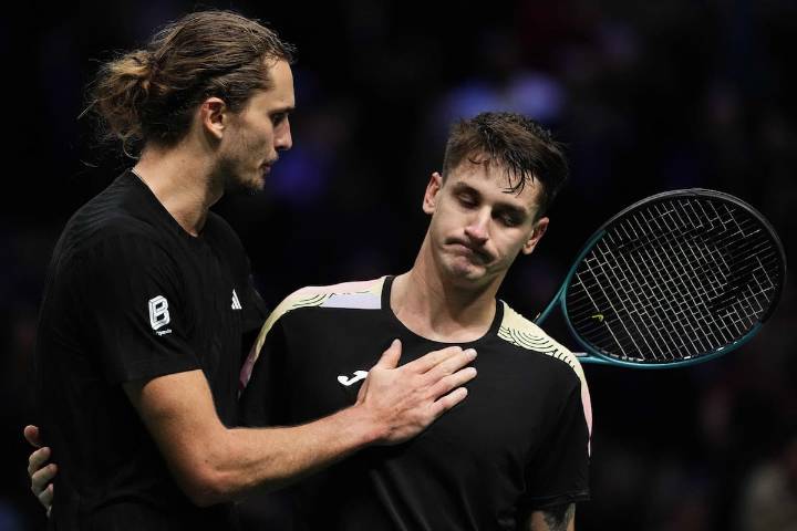 "Jugó increíble todo el año". Zverev elogió el nivel de Ugo Carabelli, que estuvo cerca de dar el batacazo en París