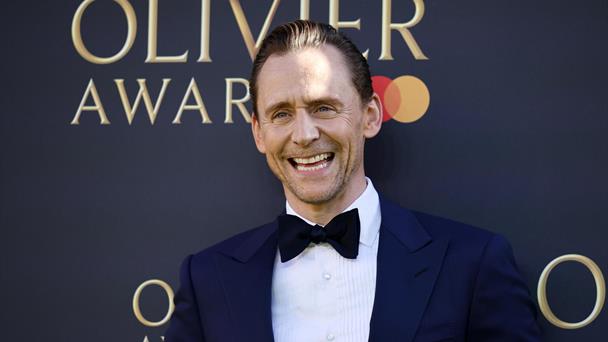 Tom Hiddleston celebra la magia de los pequeños momentos en La vida de Chuck