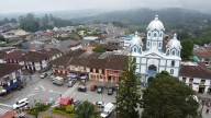 No es Salento. Este es el pueblo que enamora en el Quindío, un colorido destino de bella arquitectura