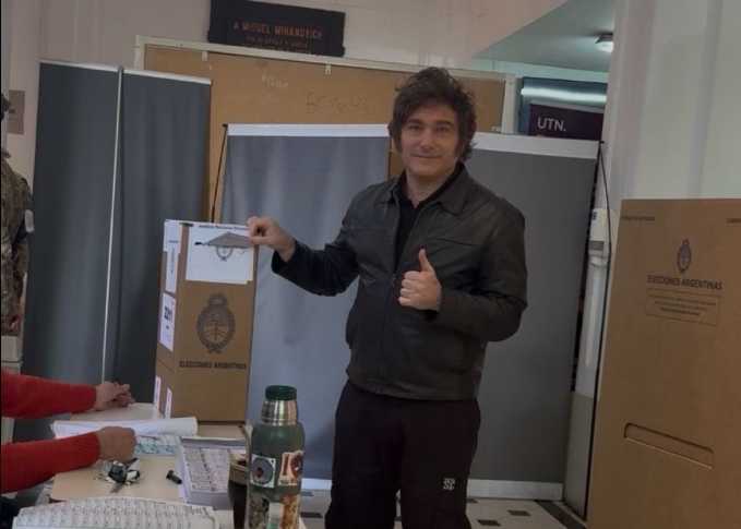 VIDEO | Javier Milei votó en Almagro y anticipa cambios en su Gabinete tras las elecciones