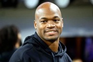 Arrestan a Adrian Peterson por conducir ebrio