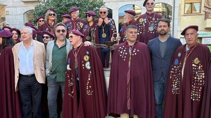 El vino de Cangas ya tiene cuatro nuevos embajadores (y uno de ellos es el presidente del PP, Álvaro Queipo): "Tenéis un caldo fantástico"