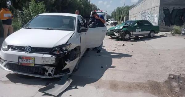 Chocan taxi y particular en La Misión
