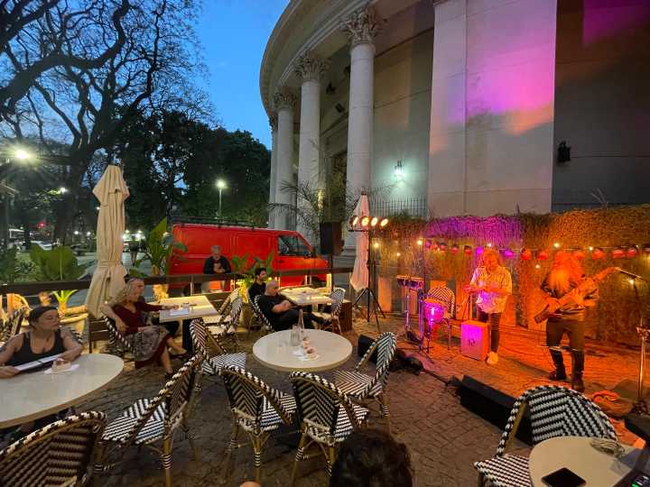 Arrancaron con todo las grandes noches culturales de la Ciudad: los Bares Notables fueron una verdadera fiesta
