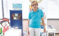 EL VECINO LUIS BERNAL VOLVIO A ACERCAR TAPITAS PARA EL GARRAHAN