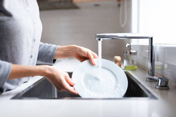 Should You Rinse Dishes Before Loading Them in the Dishwasher? We Finally Have the Definitive Answer