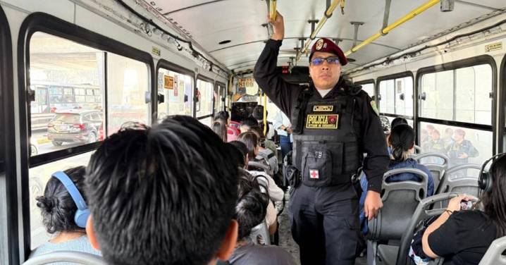 Congreso: Presentan proyecto de ley para eliminar pase libre de policías en transporte público