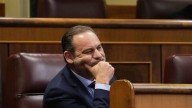 ¿Puede Ábalos seguir siendo diputado?