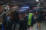 AHORA. Metro de Santiago anuncia retraso en la frecuencia de trenes en estaciones de Línea 1