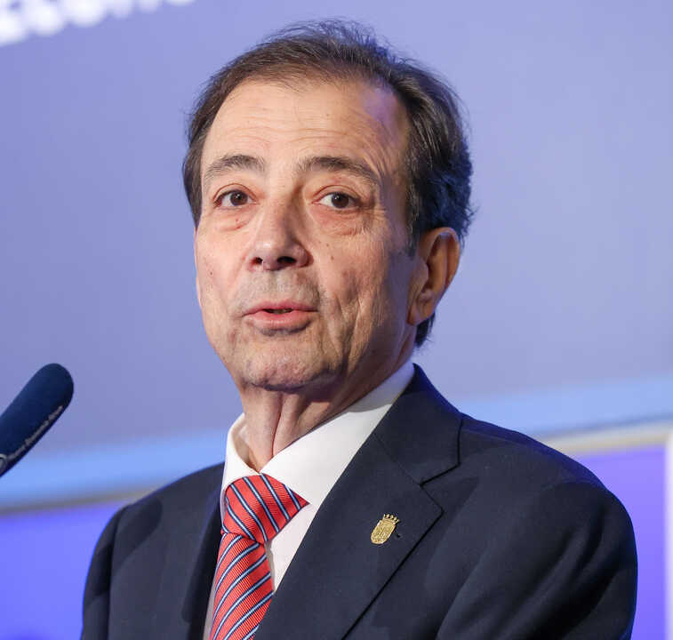 Fernández Vara está pasando por un momento de salud delicado