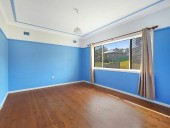 First home buyers vie for Port Kembla ex-rental that's in need of some TLC
