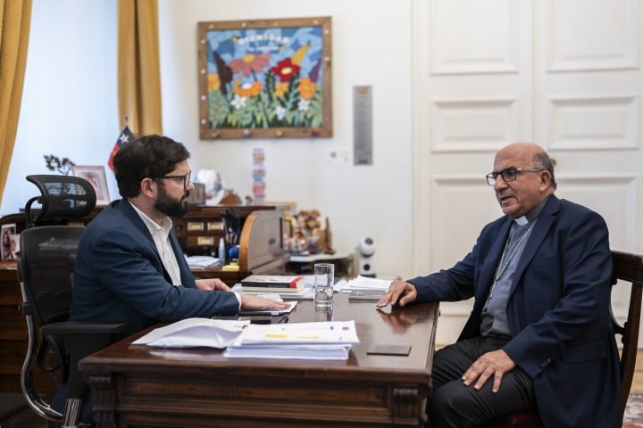 Polémica por eutanasia marca gira de Boric al Vaticano