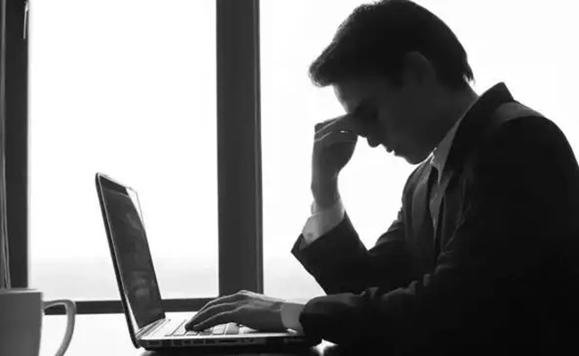 Slower Hiring Hits Young Workers' Pay the Hardest