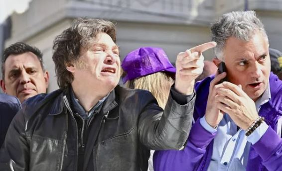 Javier Milei se baja de la campaña en Buenos Aires y deja el cierre a Santilli