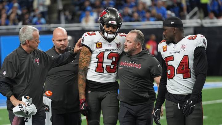 Bucs’ Mike Evans leaves Lions game with concussion/shoulder injury