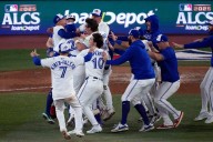 Toronto Blue Jays advance to the World Series with 4
