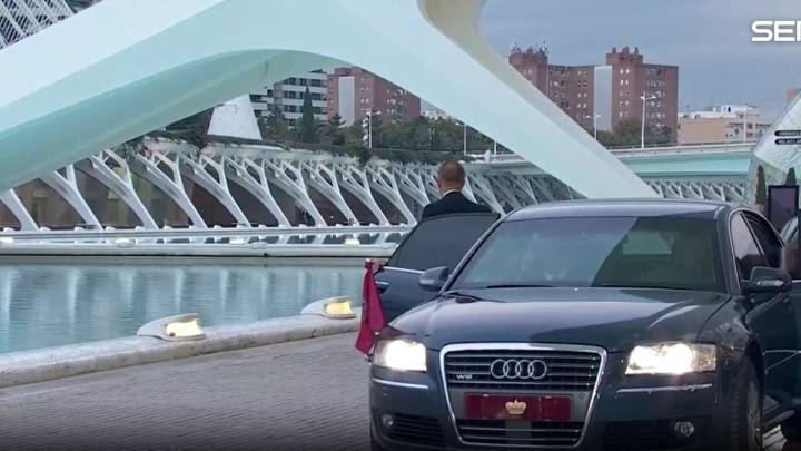 VÍDEO | El saludo de los reyes a Sánchez, Mazón y las autoridades